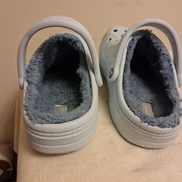 Womens Crocs Light Blue Clogs Unisex, Womens Sz 8, Mens Sz 6 - Picture 8 of 16